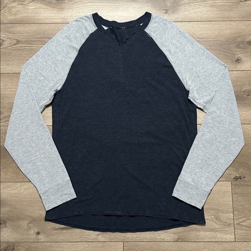 Lululemon‎ Bodhi Long Sleeve Tee Shirt Navy Blue Heathered Grey Size Medium